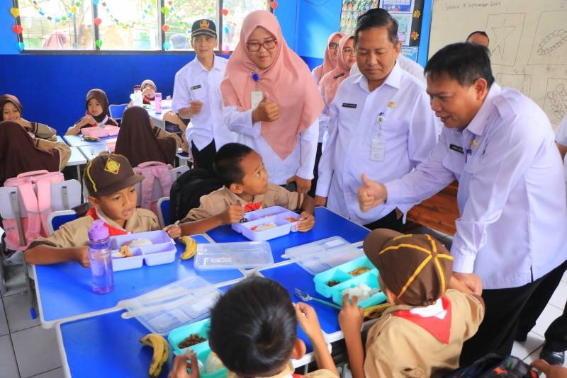 Kadis Pendidikan Dampingi Sekda Tangerang Sidak Program MBG