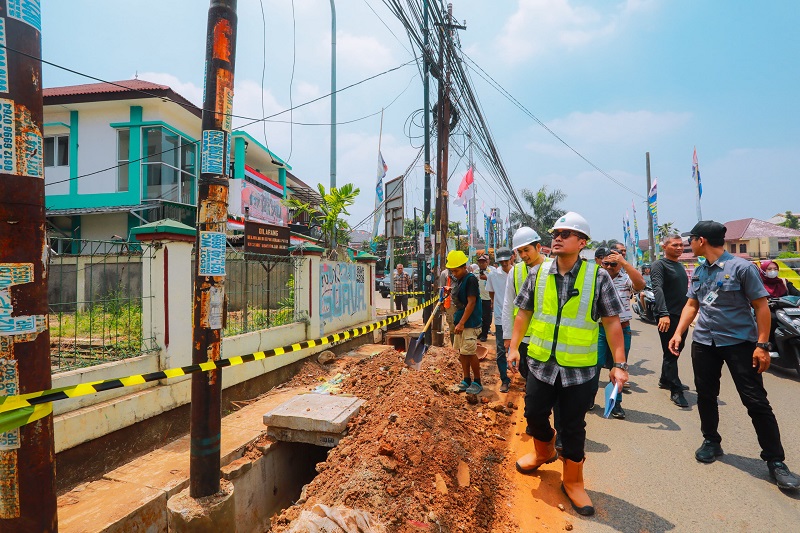 Wakil Walikota Tangsel Tinjau Peningkatan Jalan di Pisangan Ciptim