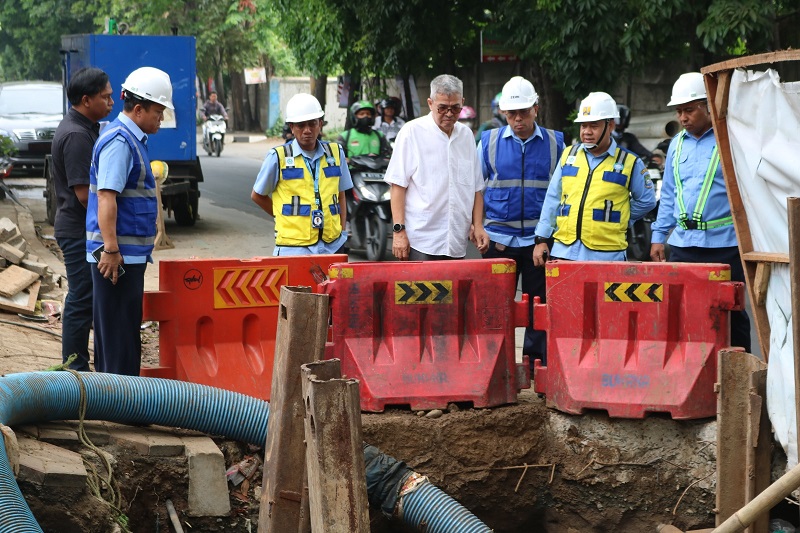 Dirut Perumda Tirta Benteng, Tinjau Proyek Jaringan Distribusi Utama di Zona 2