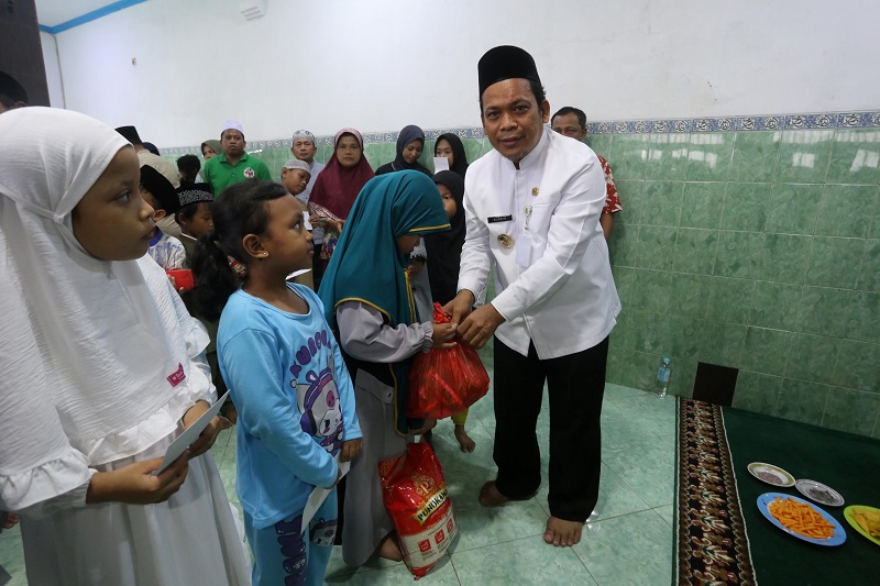 Pj Walikota Tangerang Berbagi Kebahagiaan dengan Anak Yatim,