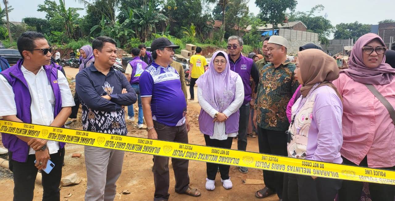 Intan Nurul Hikmah Tinjau Lokasi Longsor di Pagedangan