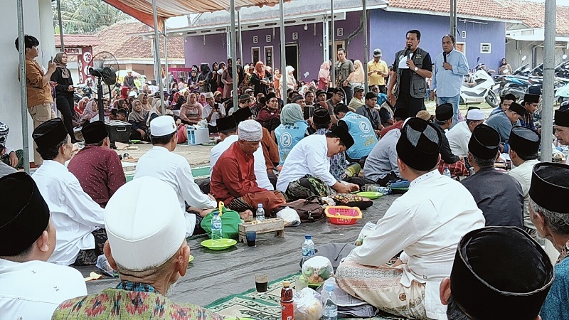 Maesyal Sampaikan Program Sekolah Gratis dan Ponpes Di Depan Warga Cikasungka