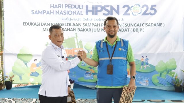 DLHK Luncurkan Kapal Interceptor untuk Atasi Sampah Sungai Cisadane