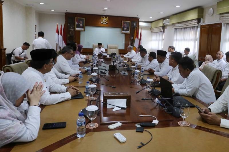 Hari Pertama Kerja, Walikota Sachrudin Prioritaskan Percepatan Layanan Publik