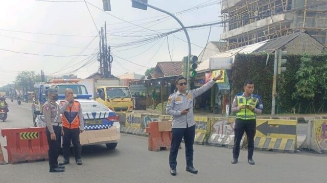 Dishub Tangerang Imbau Pengendara Hindari Jalur Banjir di Ciledug Indah