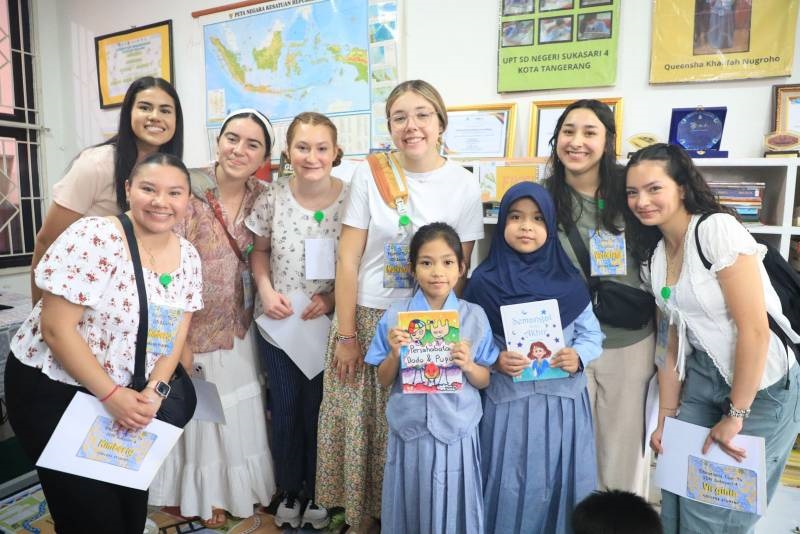 Puluhan Mahasiswa AS Kunjungi SDN Sukasari 4 Kota Tangerang