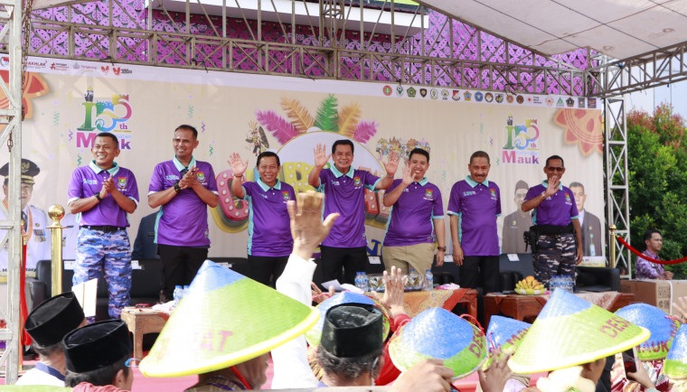 Bupati Tangerang Hadiri Karnaval Budaya HUT ke-155 Mauk
