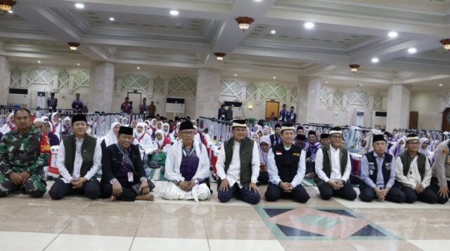 Bupati Tangerang Lepas 393 Jamaah Calon Haji Kloter 05 JKG