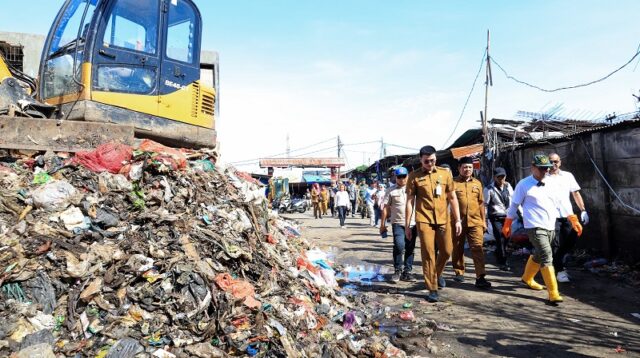 Pilar Pastikan Tak Ada Lagi Sampah Menumpuk di Pasar Cantik