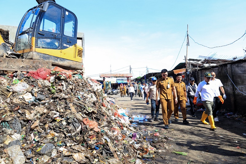 Pilar Pastikan Tak Ada Lagi Sampah Menumpuk di Pasar Cantik