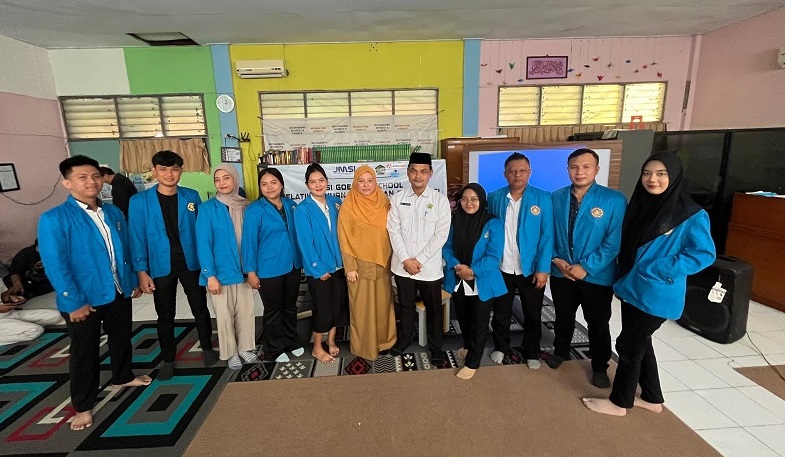 Mahasiswa Unpam Ajak Siswa Waspada Cyber Bullying, Sambil Berbagi Santunan