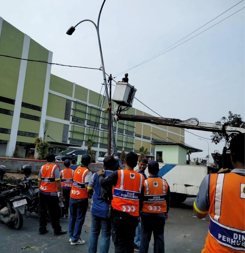 Jelang Pembukaan Pasar Anyar, Dishub Kota Tangerang Tata Ulang PJU dan Rambu Lalu Lintas