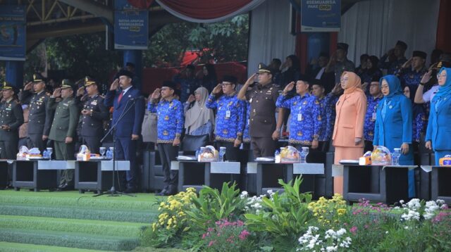 Pemkot Tangerang Bagikan Ribuan Bendera Merah Putih di Harlah Pancasila,