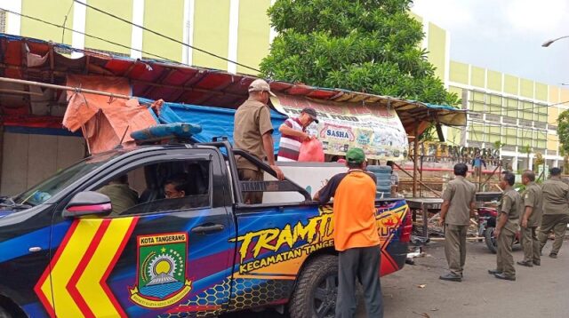 Pedagang Mulai Tempati Gedung Baru Pasar Anyar