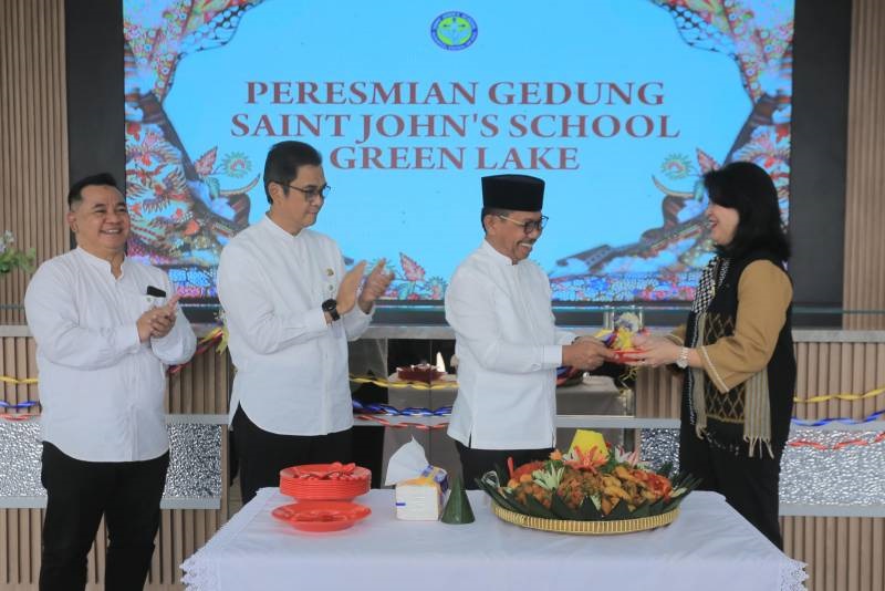 Walikota Resmikan Gedung Baru Saint John School