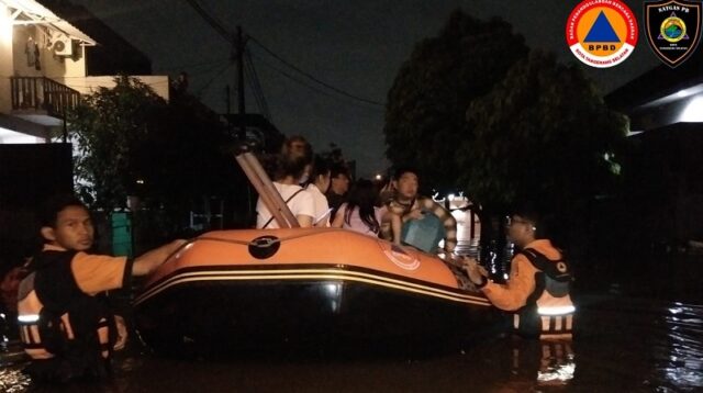 Pemkot Tangsel Tanggap Banjir dan Salurkan Bantuan