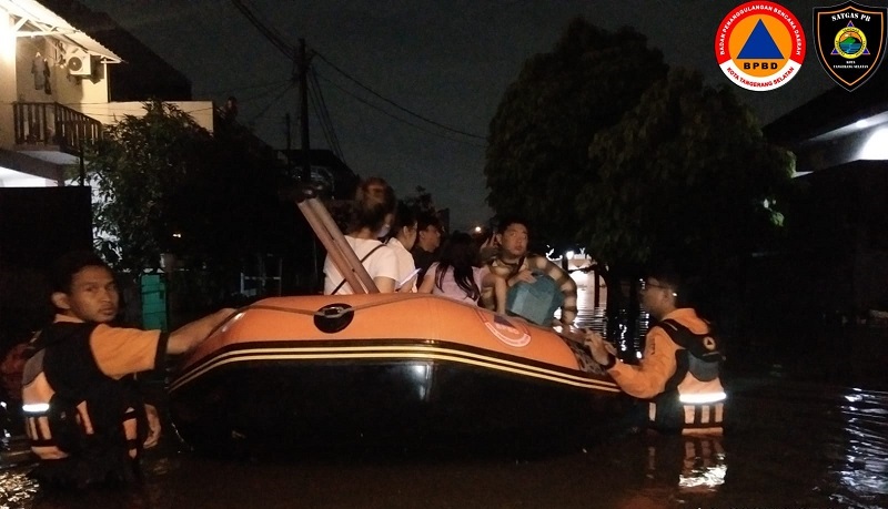Pemkot Tangsel Tanggap Banjir dan Salurkan Bantuan