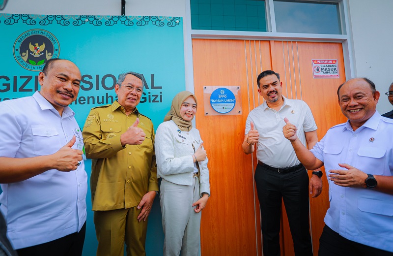 Menteri Koperasi dan UKM Tinjau Dapur MBG di Tangsel