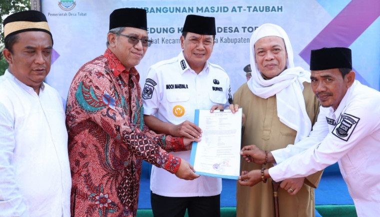 Bupati Tangerang Letakkan Batu Pertama Masjid At-Taubah