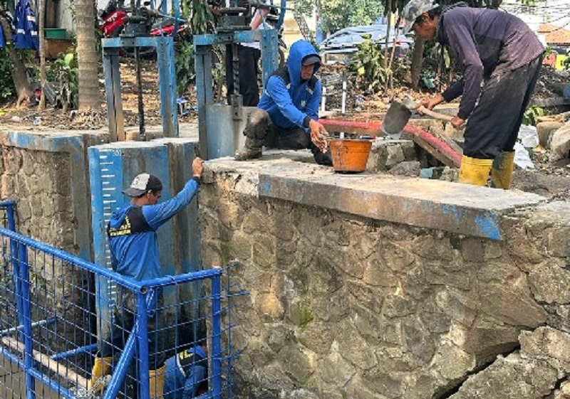 Kendalikan Banjir, Pemkot Tangerang Perbaiki Pintu Air BTT-0