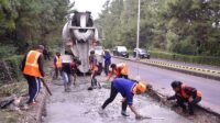 Pemkot Tangsel Perbaiki Jalan Griya Loka Raya