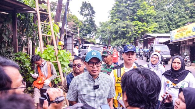 Tangsel Tertibkan Kabel Udara di Tujuh Ruas Jalan Protokol