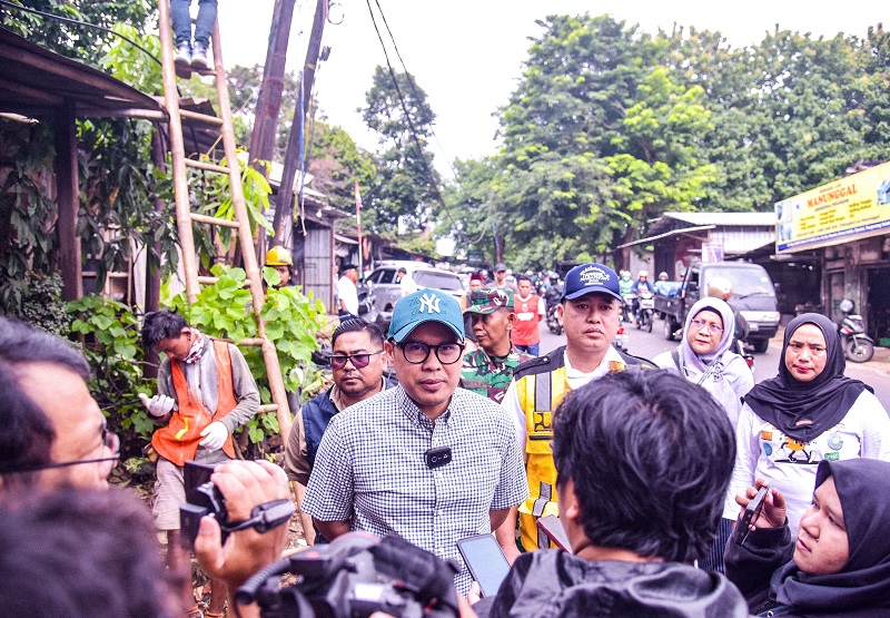 Tangsel Tertibkan Kabel Udara di Tujuh Ruas Jalan Protokol