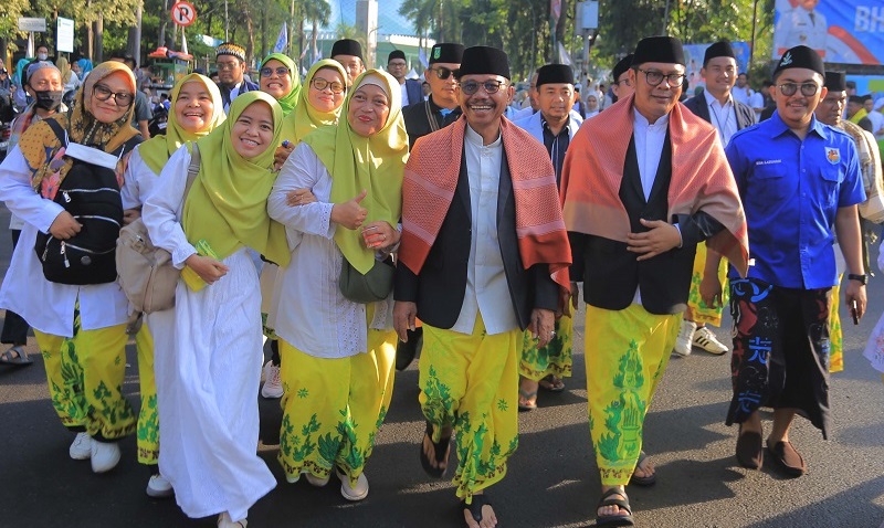 Festival Al-A’zhom Ditutup dengan Pawai Sarungan