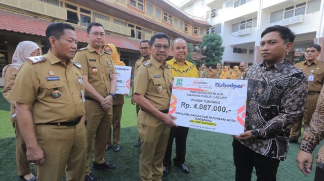 Pemkot Tangerang Salurkan Klaim Asuransi Korban Pohon Tumbang