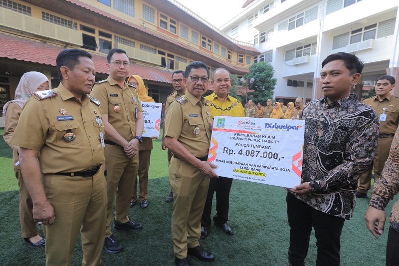 Pemkot Tangerang Salurkan Klaim Asuransi Korban Pohon Tumbang