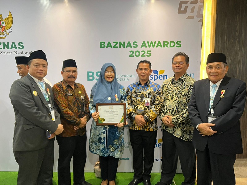 Bupati Serang Ratu Zakiyah Raih Penghargaan BAZNAS Awards 2025