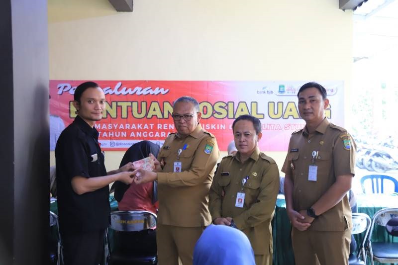 Sebanyak 2.423 Warga Rentan dan Balita Risiko Stunting Dapat Bansos