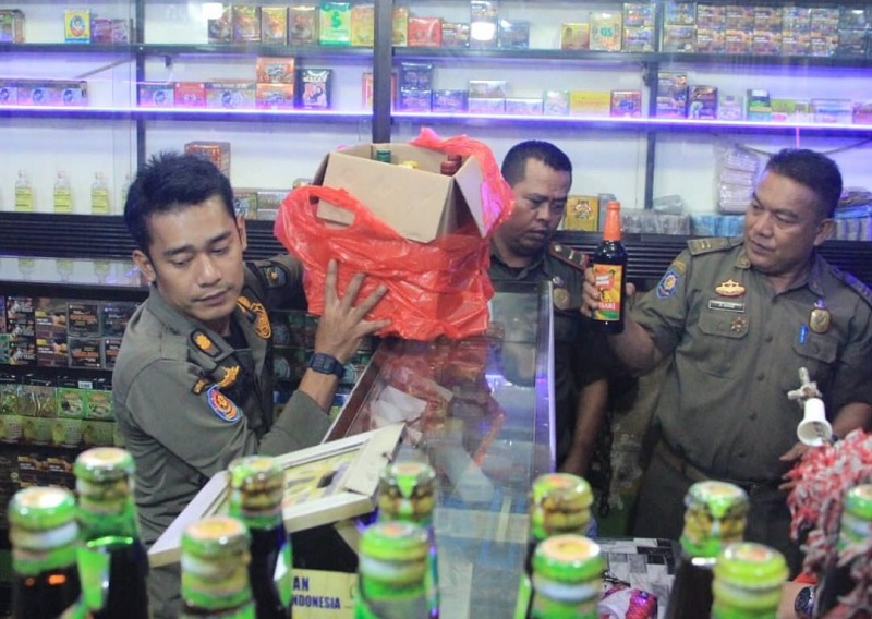 Satpol PP Kota Tangerang Berhasil Sita 181 Botol Miras