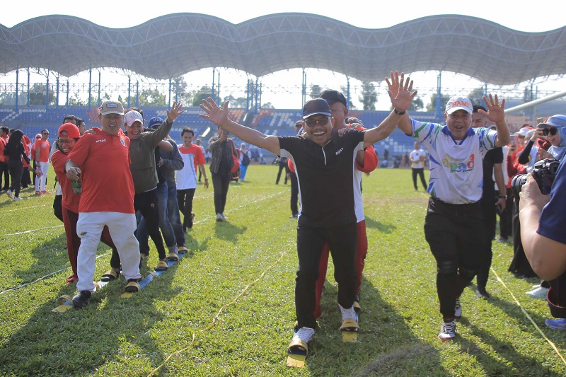 Semarak HUT RI ke-80, Walikota Sachrudin Ikut Lomba Bareng Pegawai dan Wartawan