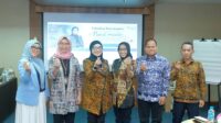 Diskoumperindag Serang Latih Puluhan Warga Bikin Kerajinan Handmade