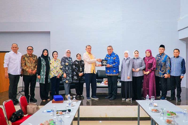 Walikota Tangsel Dampingi Komisi VIII DPR RI Kunjungi Sekolah Rakyat
