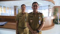 Pemkot Tangerang Pangkas Pohon Rawan Tumbang