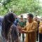 Bupati Tangerang Kunjungi Warga Mauk Penerima Beasiswa SGU