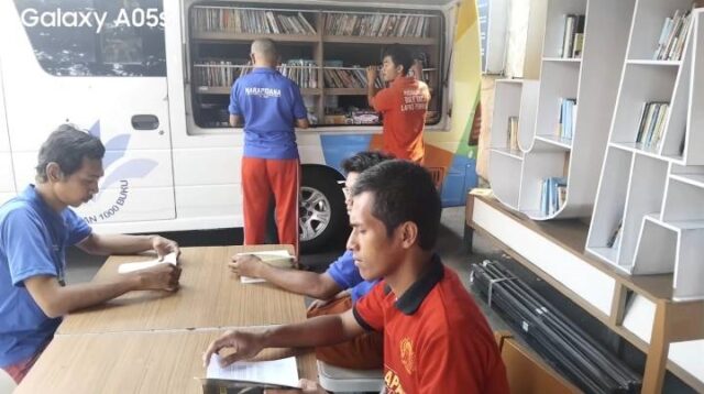 Mobil Perpustakaan Keliling DPAD Sambangi Lapas Pemuda