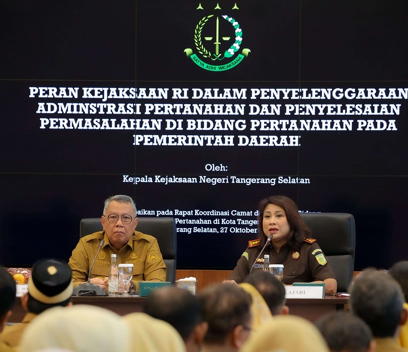 BENYAMIN CAMAT DAN LURAH Benyamin Ingatkan Camat dan Lurah Tertib Administrasi Pertanahan