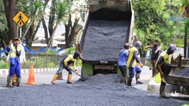 JALAN RUSAK Temui Jalan Rusak? Lapor Saja, Tim Perjaka Gesit Siap Perbaiki Sehari Tuntas