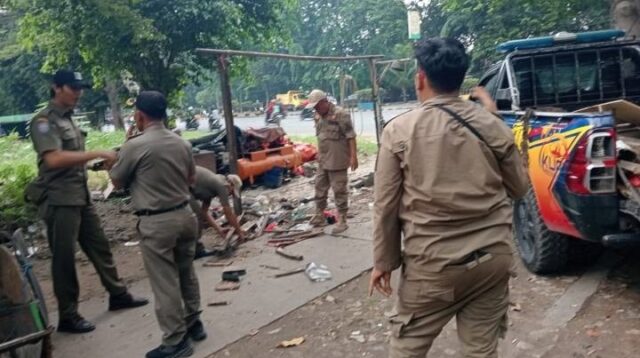 Pemkot Tangerang Tertibkan Bangunan Liar di Sekitar Mal Balekota