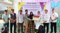 Wabup Intan Serahkan 10 Unit Rumah Program Bedah RTLH