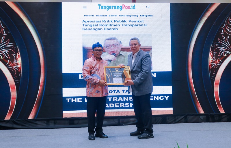 Walikota Tangsel Raih Penghargaan The Best Transparency Leadership