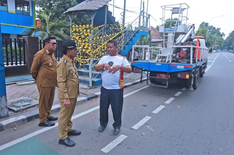 Dinilai Tak Laik dan Membahayakan, Pemkot Tangerang Tutup JPO Depan SMPN 5 