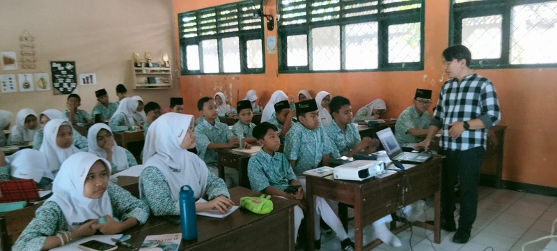 c6966b1f-7c68-436e-a231-3c30cebb38a5 JMSI Banten Latih 253 Siswa MTsN 5 Tangerang Menulis dan Pemanfaatan AI