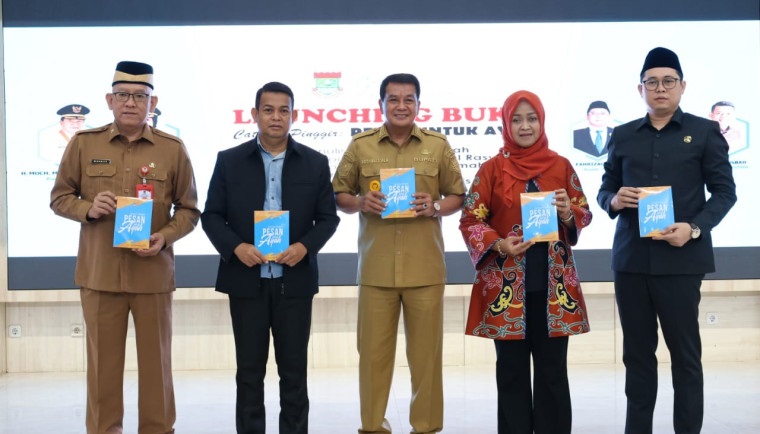 Bupati Tangerang Launching Buku “Catatan Pinggir Pesan untuk Ayah”