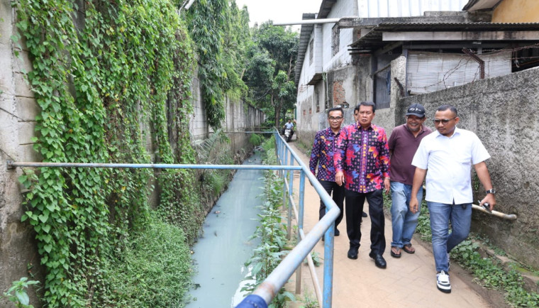 Bupati Tangerang Tinjau Pembangunan Pompa Air di Kelapa Dua