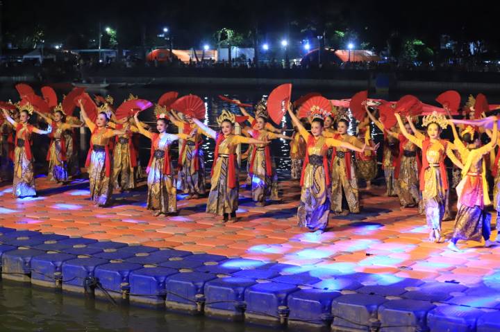 Gemerlap Kembang Api Hiasi Langit Cisadane Saat Cisadane Digital Festival 2025 Dibuka