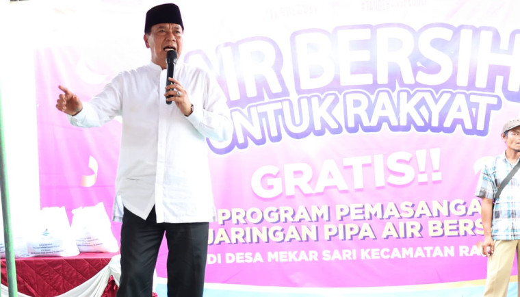 Bupati Tangerang Kunjungi Desa Tanjakan Mekar, Salurkan Air Bersih dan Sembako